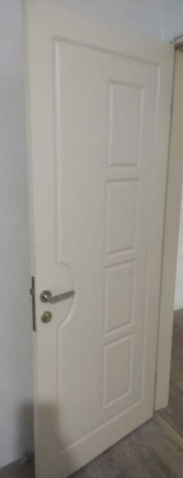 Крепежные изделия: Ağ rəngli otaq qapisi
- Rəng: Krem/ağ
Olcusu 90/205
1 ededir — 1