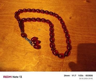 Zərgərlik əşyaları: Qırmızı rəngli təsbeh.Türkiyeden alınıb.esebleri sakitleşdirir sesi — 2