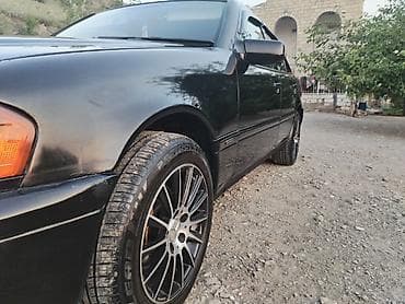 bmw e60 m: Mercedes-Benz C-Class: 1.8 l | 1996 il Sedan — 6
