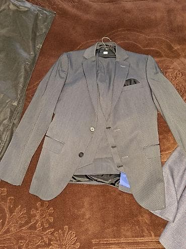 Cinslər: Kişi kostyum dəstləri . 2destdi sok endrimle 250 yox 100azn cemi.1 — 5