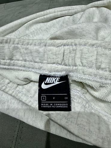 kapri şalvar: Orginal Nike markasidir✅ 36razmer. Giymet 29AZN — 5