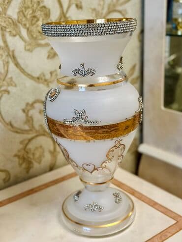 iwlenmiw diktler: Bir vaza, Bogem şüşəsi — 2