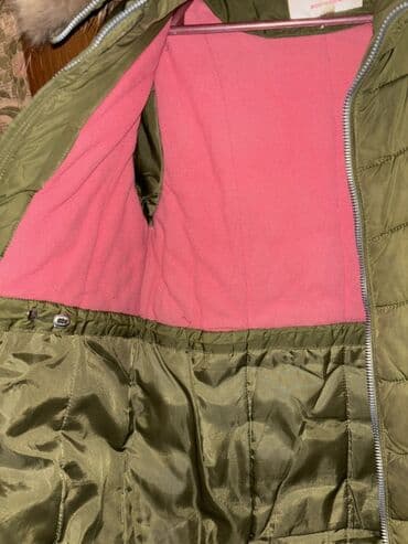 Qız uşağı üçün qışlıq şişmə palto - Rəng: zeytun-yaşıl, astarı