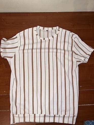 Qısaqollu zolaqlı köynək - Model: klassik dairəvi yaxalı, qısaqoll -