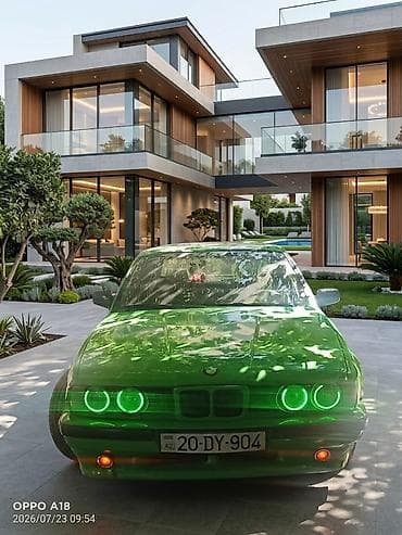 man sat: BMW 5 Series E34 sedan – fərqli yaşıl rəngdə, modifikasiya olunmuş — 1