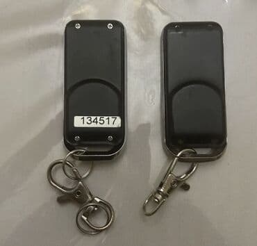 Ötürücü qutuların detalları: Universal pult dəsti – 2 ədəd Məhsulun təsviri: - Açar breloku — 2