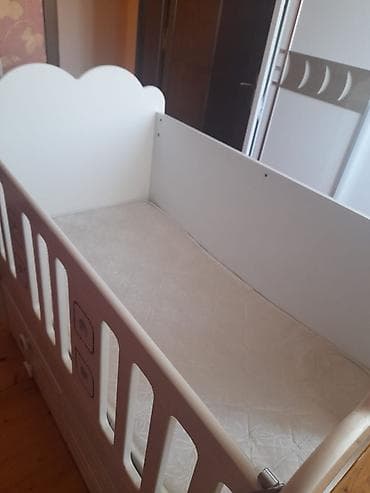 Ağ rəngdə uşaq beşiyi - Material: MDF/laminat əsaslı, ağ rəngli səth — 2