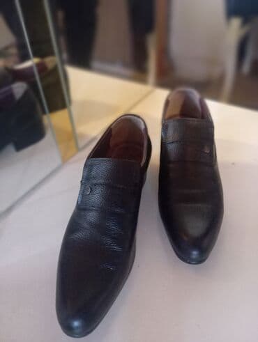 Kişi üçün klassik dəri ayaqqabı - Rəng: qara - Model: bağcıqsız, yan