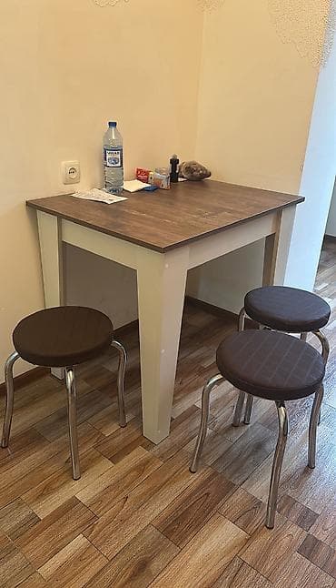 yeni il ucun: Salam, şəkildə görülən bütün ofis mebelləri satılır. Tam dəst halında — 10