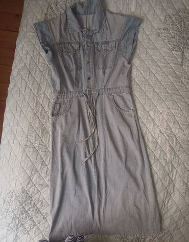 Qadın geyimləri dəsti 1) Cins paltar: - Açıq mavi rəng, dizdən aşağı