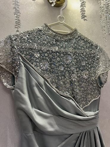 uzun etek: Zərif ziyafət/libas - Rəng: açıq boz-gümüşü. - Üst hissə: şəffaf tor — 2