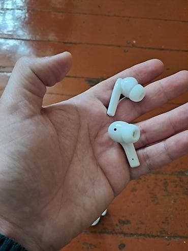 qulaqciq satisi: Satılır: Simsiz qulaqlıq seti Xüsusiyyətlər: - Bluetooth TWS — 3