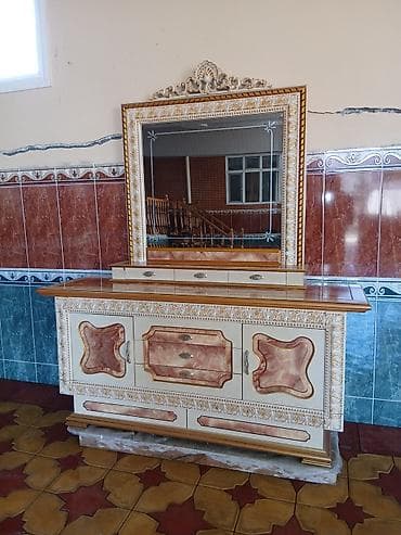 возьму в дар мебель: С зеркалом — 3