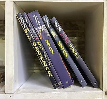 Qaraqan müəllifindən kitablar dəsti. Dəstdə olan adlar: - Bir Milyon