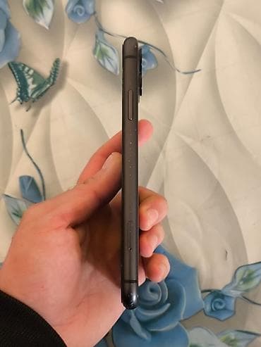 iphon xr: IPhone 11, Qara, Face ID — 3