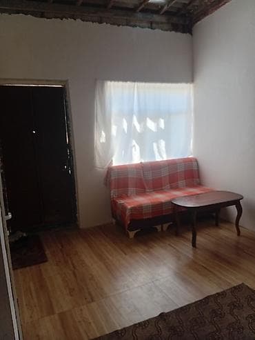 ev alqi satqisi 2024: Həyətdə iki evdi biri 5 otaq biri iki otaq həytə 3 maşn rhat — 6