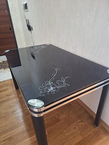 islenmis stol stullar: Stol böyük Eni - 80sm, uzunluğu -1m 35sm Qiyməti 200m Əlaqə : 050 — 2