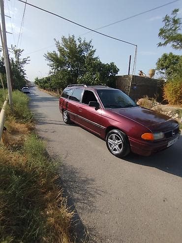 Opel Astra: 1.6 l | 1994 il 471000 km Universal