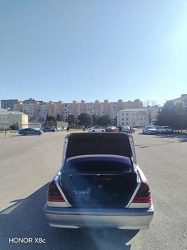 kia clarus 1997: Mercedes-Benz C-Class: 2.2 l | 1999 il Sedan — 6