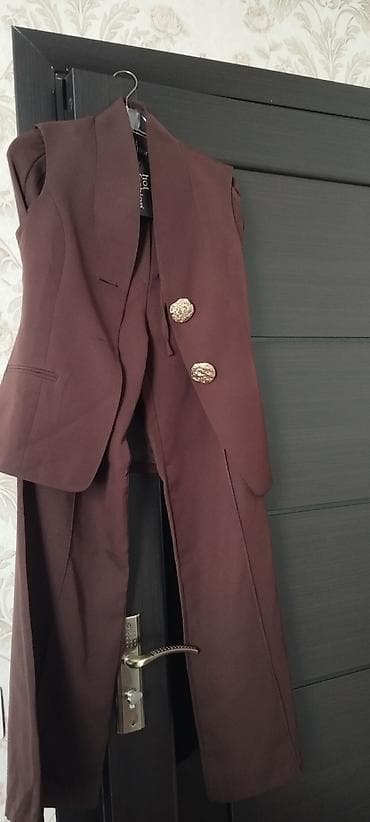 Dəstlər, kostyumlar: Qadın kostyum dəsti – Hot Fashion - Rəng: tünd qəhvəyi/bordo tonu - — 2