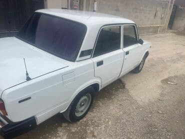 lider disk 07: LADA 2107, ağ rəng. Klassik kuzov, arxa ötürücülü sedan. Avtomobilin — 5