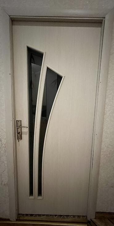 Ağ rəngli iç qapı, müasir dizayn. - Material: ağac əsaslı panel