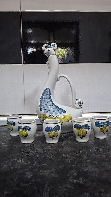 Porcelain spirt içkisi dəsti – tovuzquşu formalı qrafin və 6 ədəd