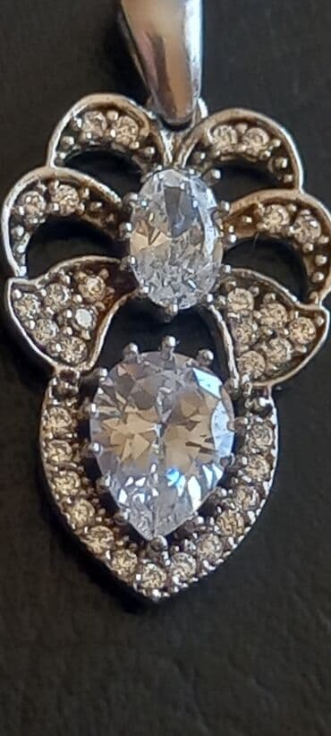 1 грамм золота цена 585 в баку: Gümüş dəst "üzük, sırğa və həmayil" dəsti satılır. Üzüyün ölçüsü 8.5 — 13