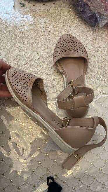 Женская обувь: Размер: 38, Б/у — 1