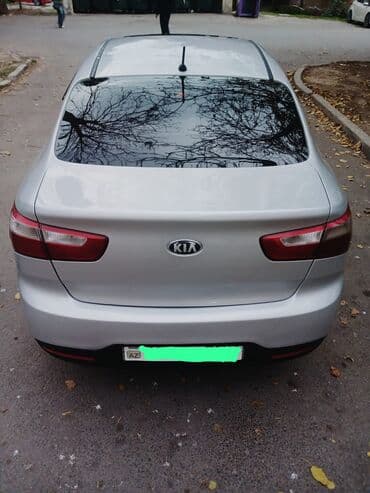 lalafo.az masinlar kredit: Kia Rio – gümüşü rəng, sedan gövdə. Xarici: - Aerodinamik ön bamper — 5