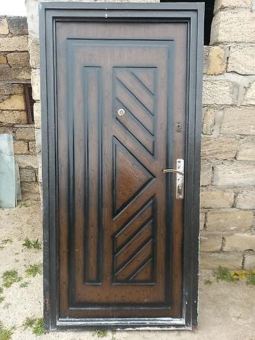 Metall giriş qapısı – ikitərəfli dekorlu model içəri sola açılır -