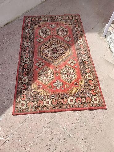 xalca uzlukləri: Qırmızı əsaslı, Şərq motivli xalça - Ölçü: təxminən 1,40 m × 2,30 m — 5