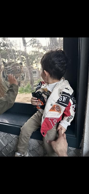 dəst geyimlər: Uşaq üçün sport üslubunda yüngül küləkkeçirməz gödəkçə. 2-3 yaş — 3