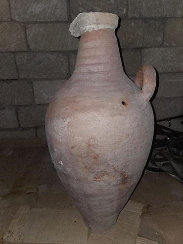 Böyük gil küp (amfora tipli) - Material: yüksək temperaturda bişmiş at lalafo.az Böyük gil küp (amfora tipli) - Material: yüksək temperaturda bişmiş