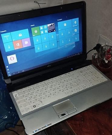 Fujitsu noutbuk Xüsusiyyətlər: - Ekran: təqribən 15.6" geniş formatlı