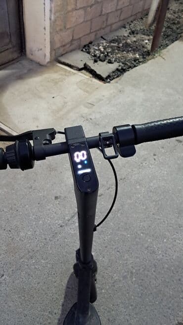 elektron gitara: İşlənmiş Elektrik samokat 12", 501 - 750 Vt, 26 - 35 km/s, Ünvandan götürmə — 1