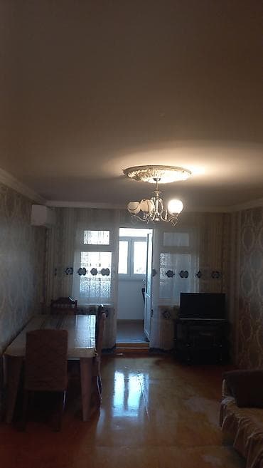 mingəcevir: Kirayə üçün 2 otaqlı mənzil (tam mebellə) - Geniş qonaq otağı: divan — 9