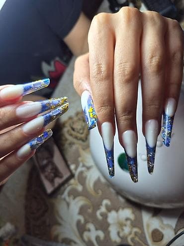 Manikür, Dırnaq qaynağı, Salonda