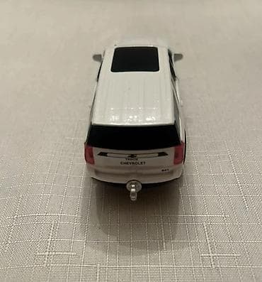 taxta oyuncaqlar: Oyuncaq avtomobil – Chevrolet SUV modelinin metal die-cast miniatura — 3