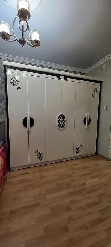kontakt home 16: Sumqayıt . 6 qapılı çox gözəl dolab içərisi çox dərin və möhkəmdir — 1