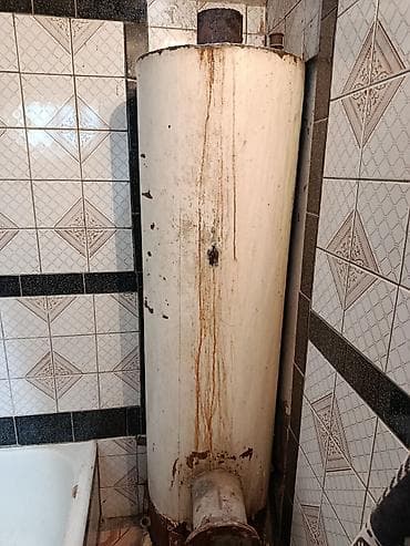 Köhnə tip şaquli qazla işləyən su qızdırıcısı (soba tipli “kolonka”)