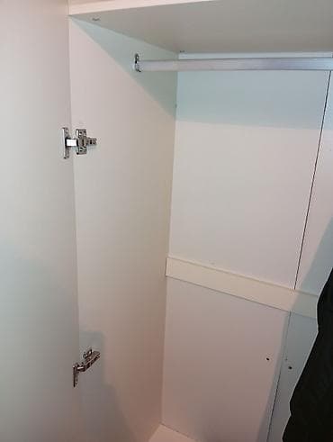 Üç qapılı paltar dolabı - Rəng: krem/əşrəfi ton - Ön panel: orta