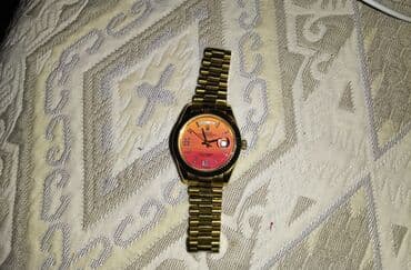 apple watch 8: Qızılı rəngli qol saatı - Korpus və qolbaq: metal, qızılı rəng — 5