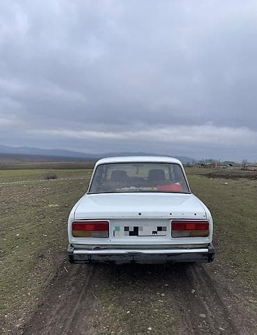 volkswagen tiguan 1: VAZ 2107, ağ rəng, sedan kuzov. - Ban növü: 4 qapılı sedan - Rəng: Ağ — 2