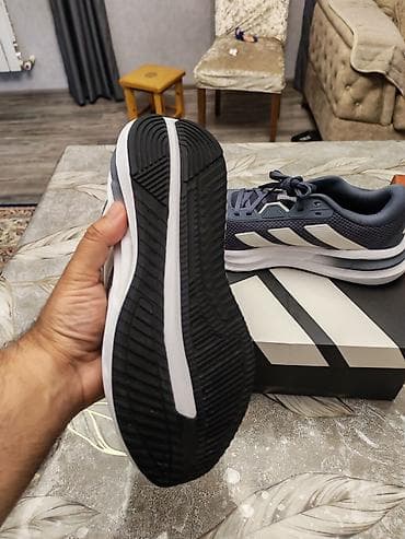 kampus ayaqqabı: Adidas kişi qaçış krossovkası.bakıda 165 manatdır mağazada.41 ölçü - — 4