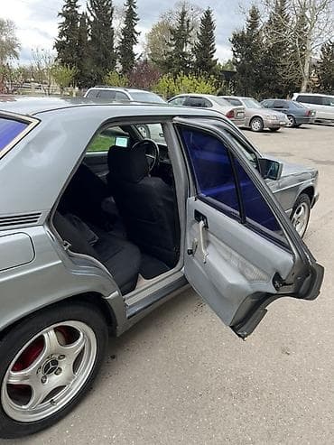 turbo az opel astra: Mercedes-Benz 190 (W201): 2 l | 1992 il Sedan — 5