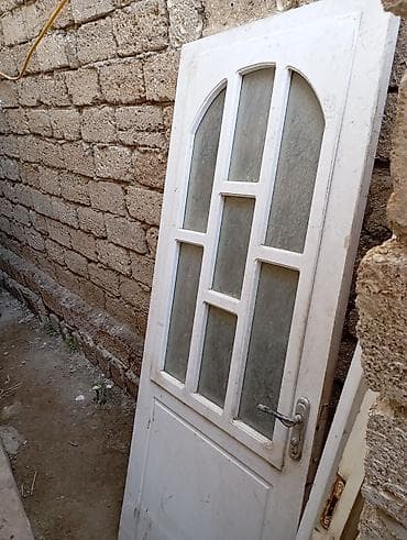 pencere toru: Ağ rəngli qapı – şüşəli dizayn - Material: MDF/taxta əsaslı qapı, ağ — 1