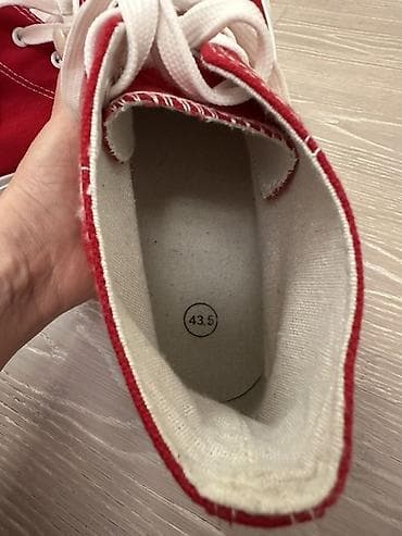 krosovka ayaqqabı: Qırmızı kanvas krossovkalar – unisex, boğazdan bir qədər yuxarı model — 3