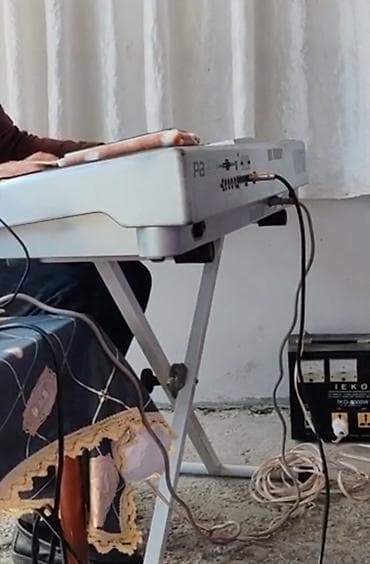 qrafik planşet irşad: Səyyar musiqi sistemi – klaviatura, mikser və səsgücləndirici — 2