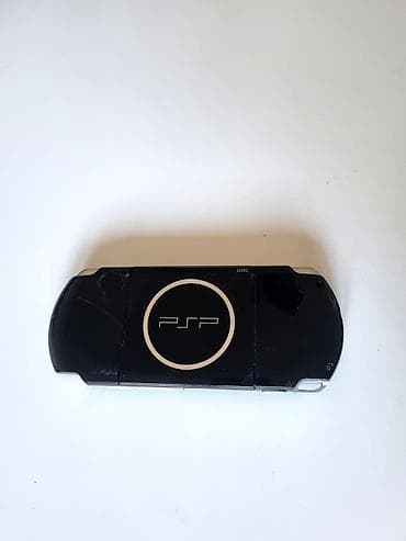 psp konsol: PSP 3000 modeli, qara; əsas məsələ odur ki, şarj etməyəcək və arxa — 1